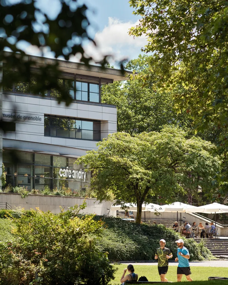 Renouvellement de la base de photos et reportage — Musée de Grenoble